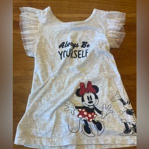 EUC kids Minnie Mouse tee. Sz 6.